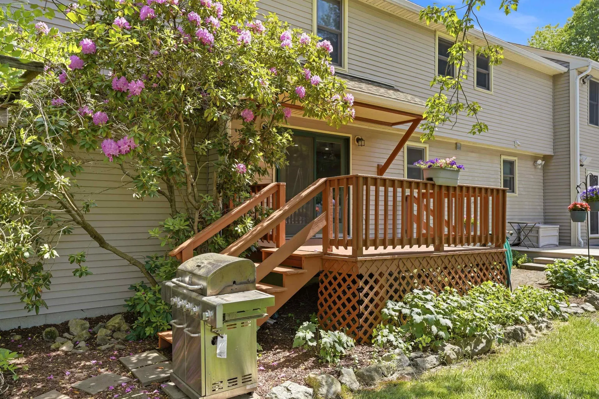 22 Clark Circle Pelham NH 03076