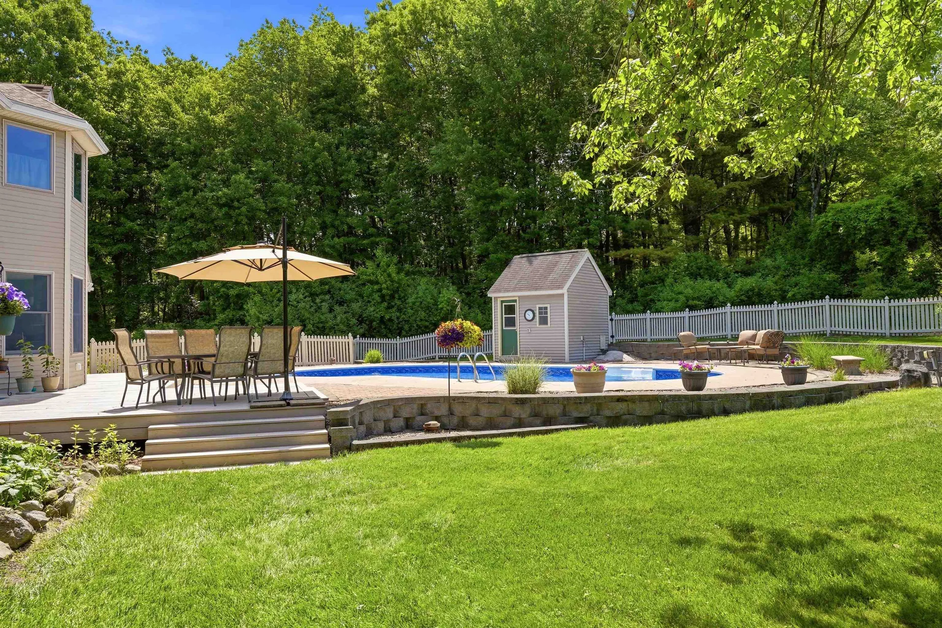 22 Clark Circle Pelham NH 03076