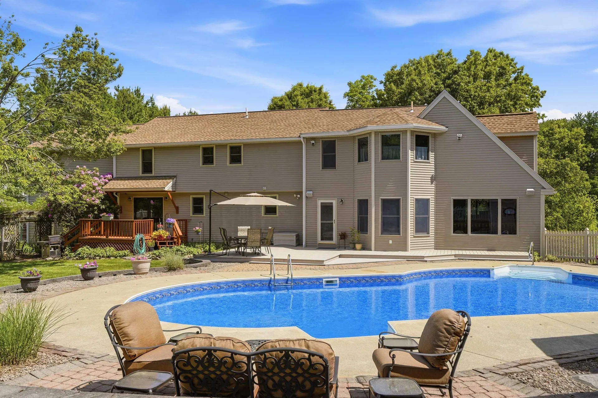 22 Clark Circle Pelham NH 03076