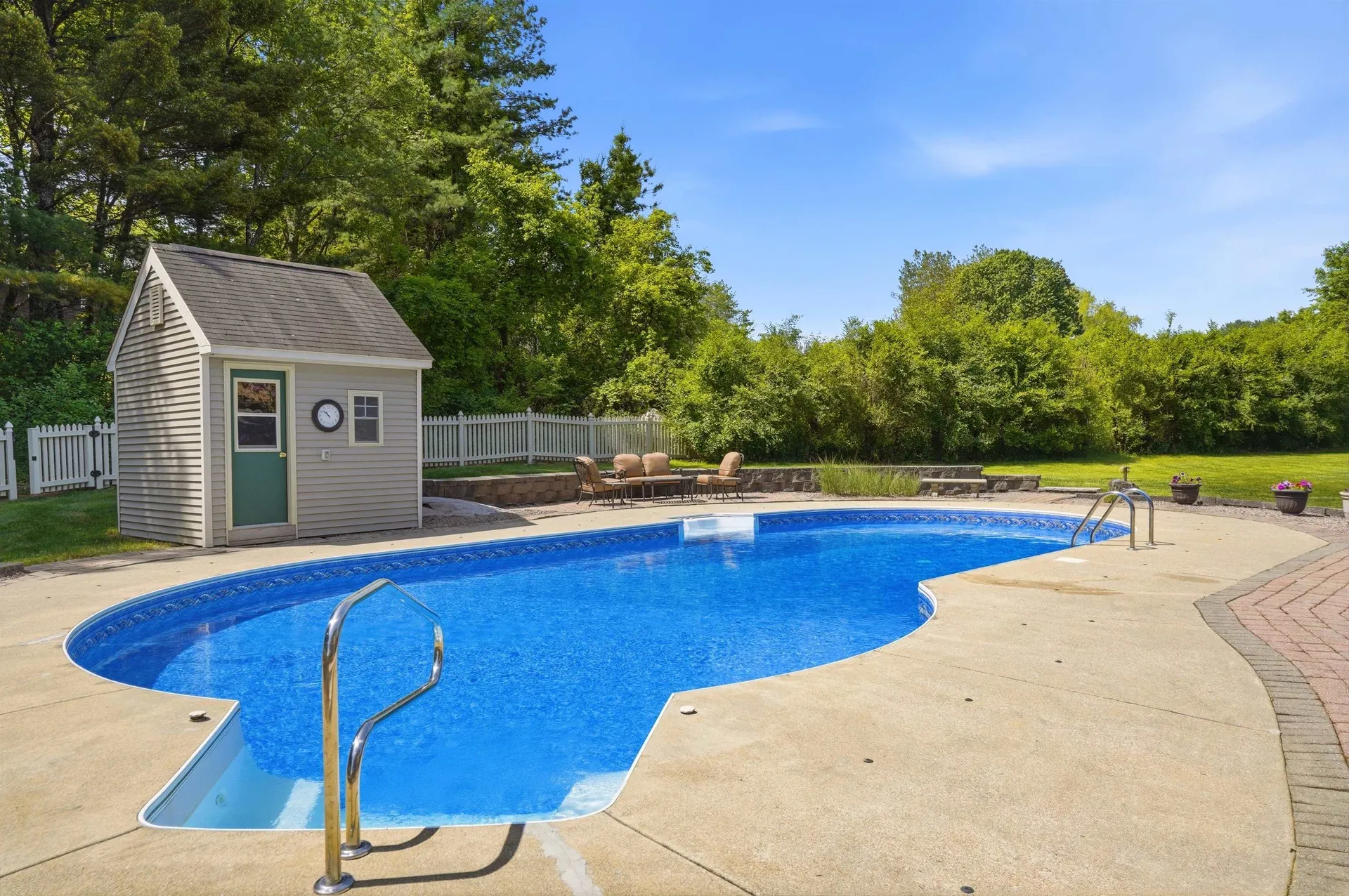 22 Clark Circle Pelham NH 03076