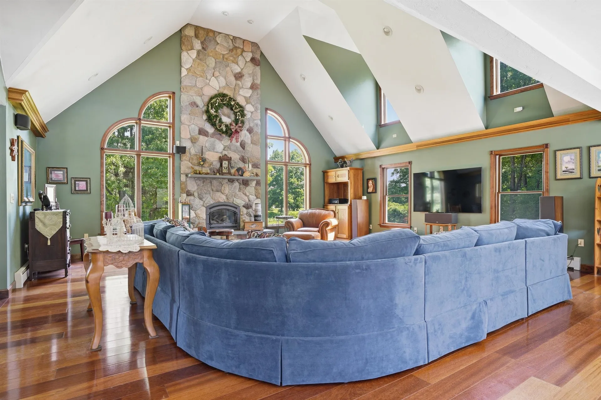 22 Clark Circle Pelham NH 03076
