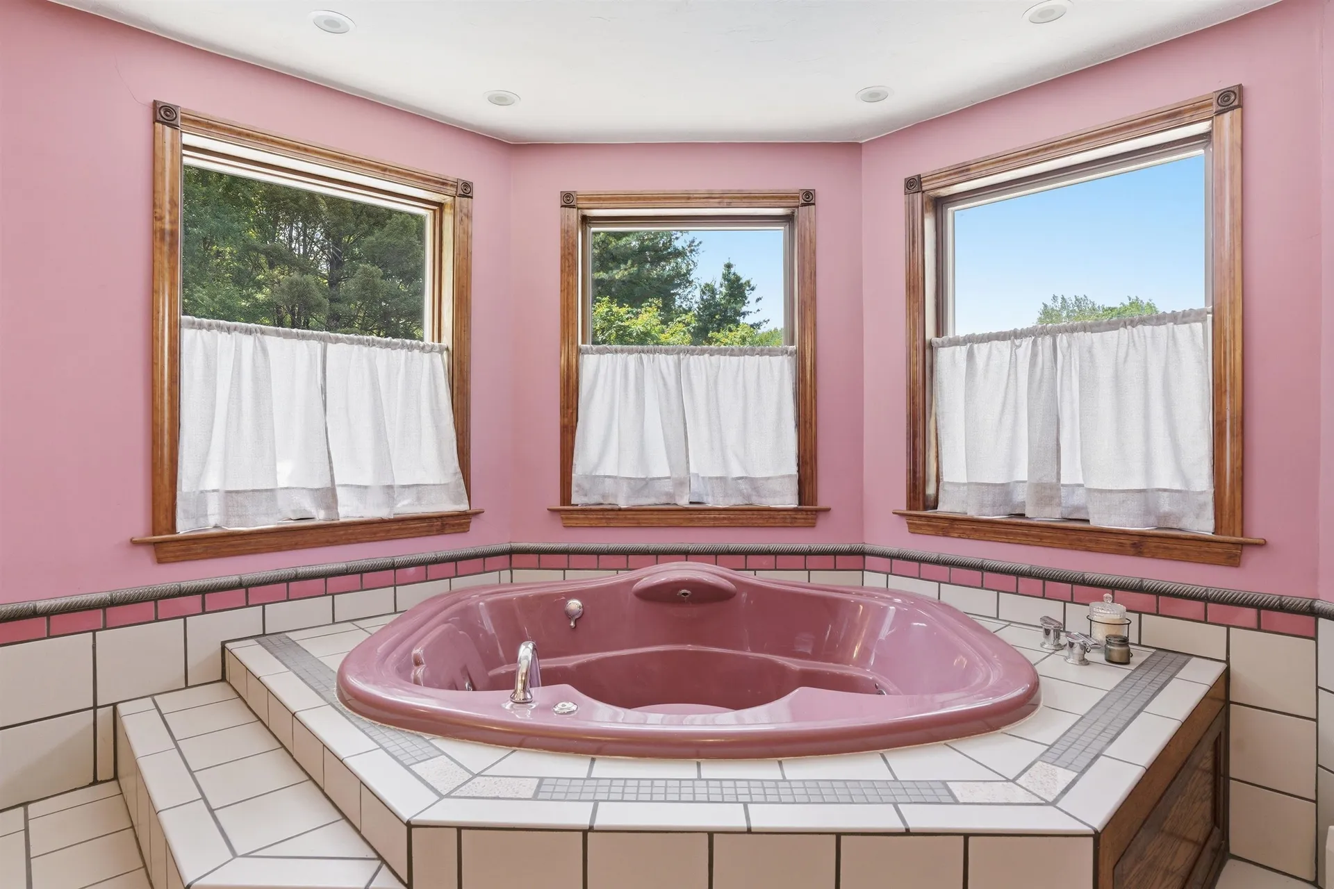 22 Clark Circle Pelham NH 03076