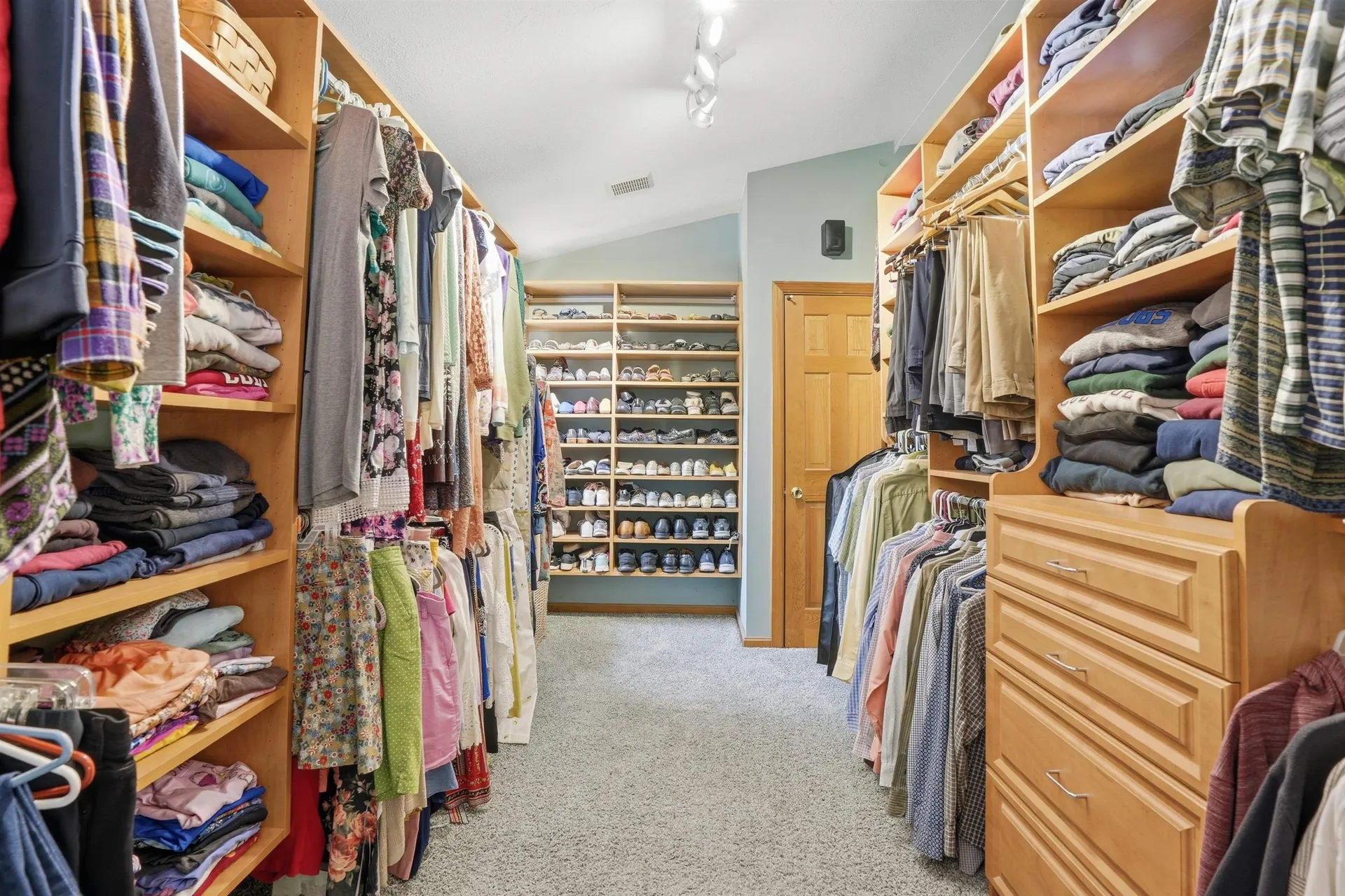 22 Clark Circle Pelham NH 03076