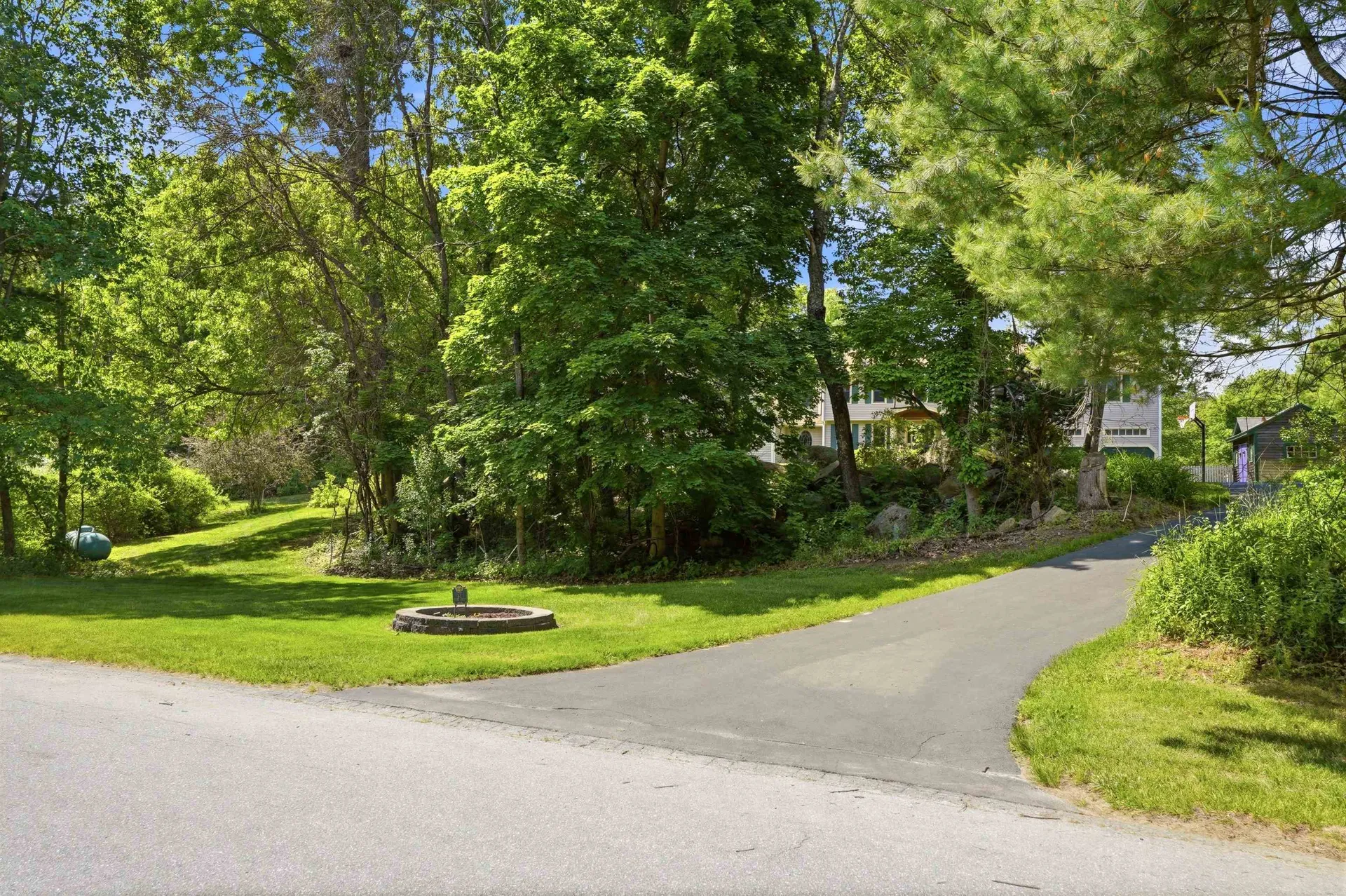 22 Clark Circle Pelham NH 03076