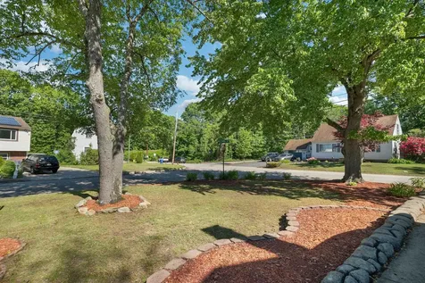 380 Mystic Street Manchester NH 03103