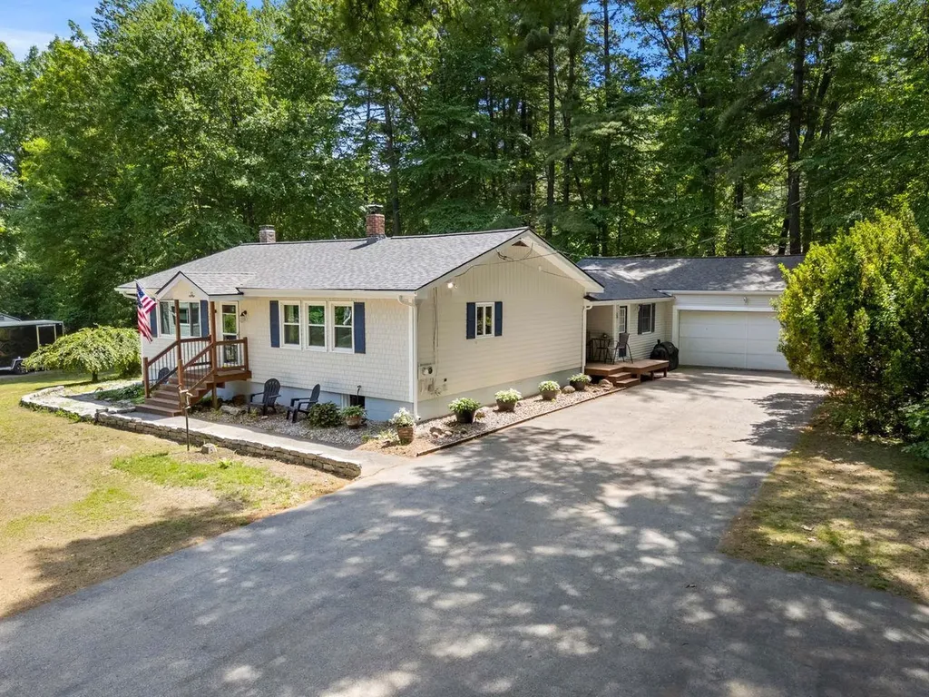10 Cove Street Goffstown NH 03045