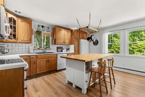 10 Cove Street Goffstown NH 03045
