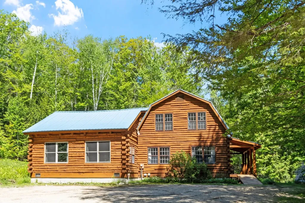 77 Whitehouse Circle Campton NH 03223