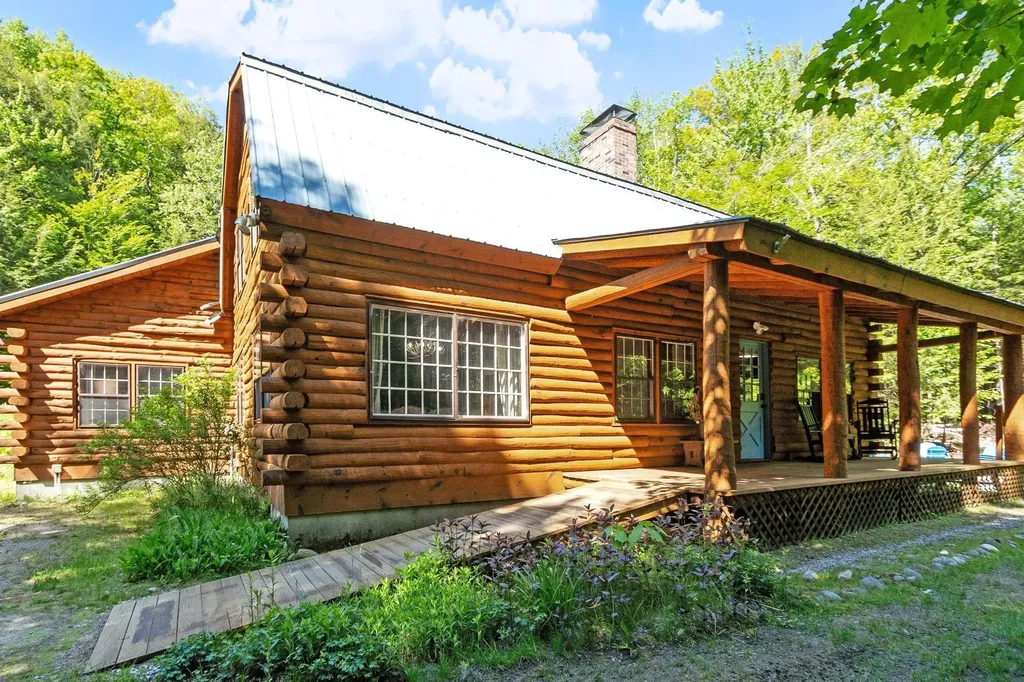 77 Whitehouse Circle Campton NH 03223