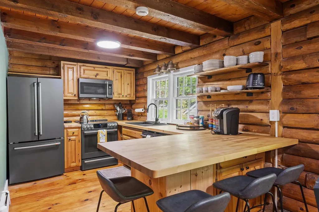 77 Whitehouse Circle Campton NH 03223