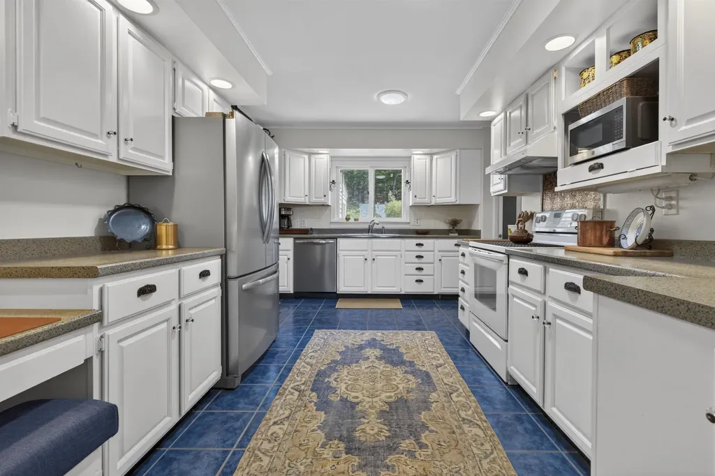 5 Tillinghast Road Sutton NH 03260