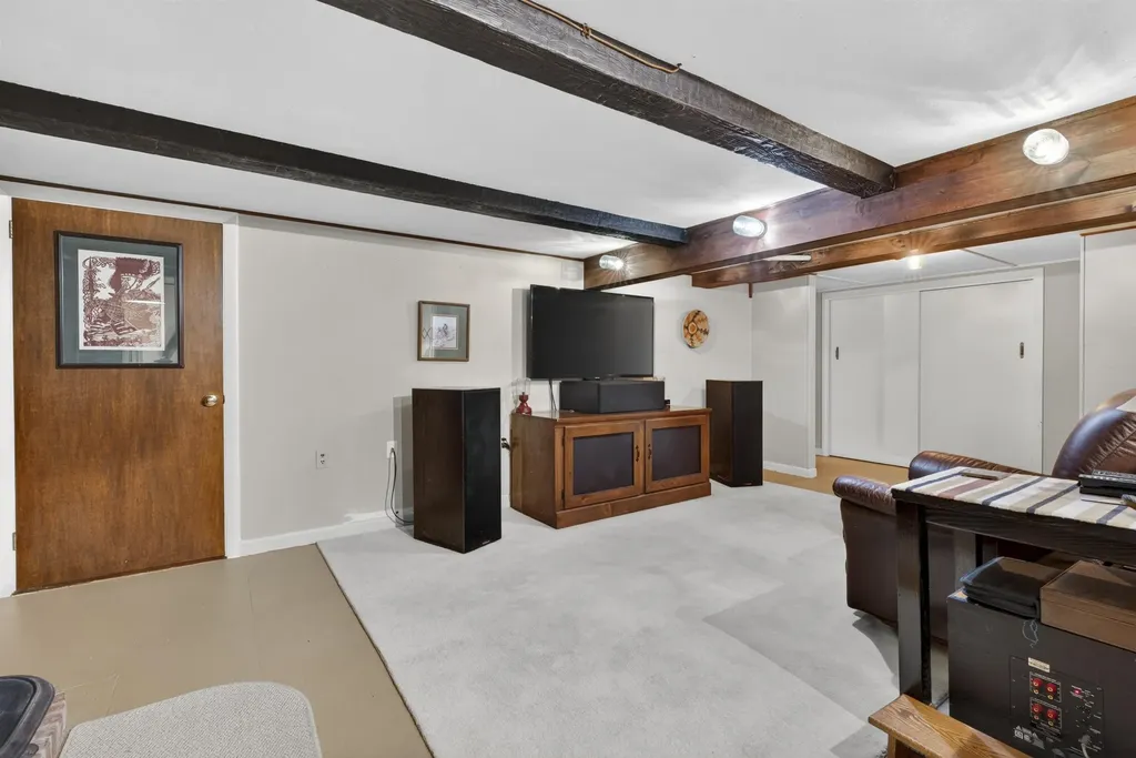 5 Tillinghast Road Sutton NH 03260