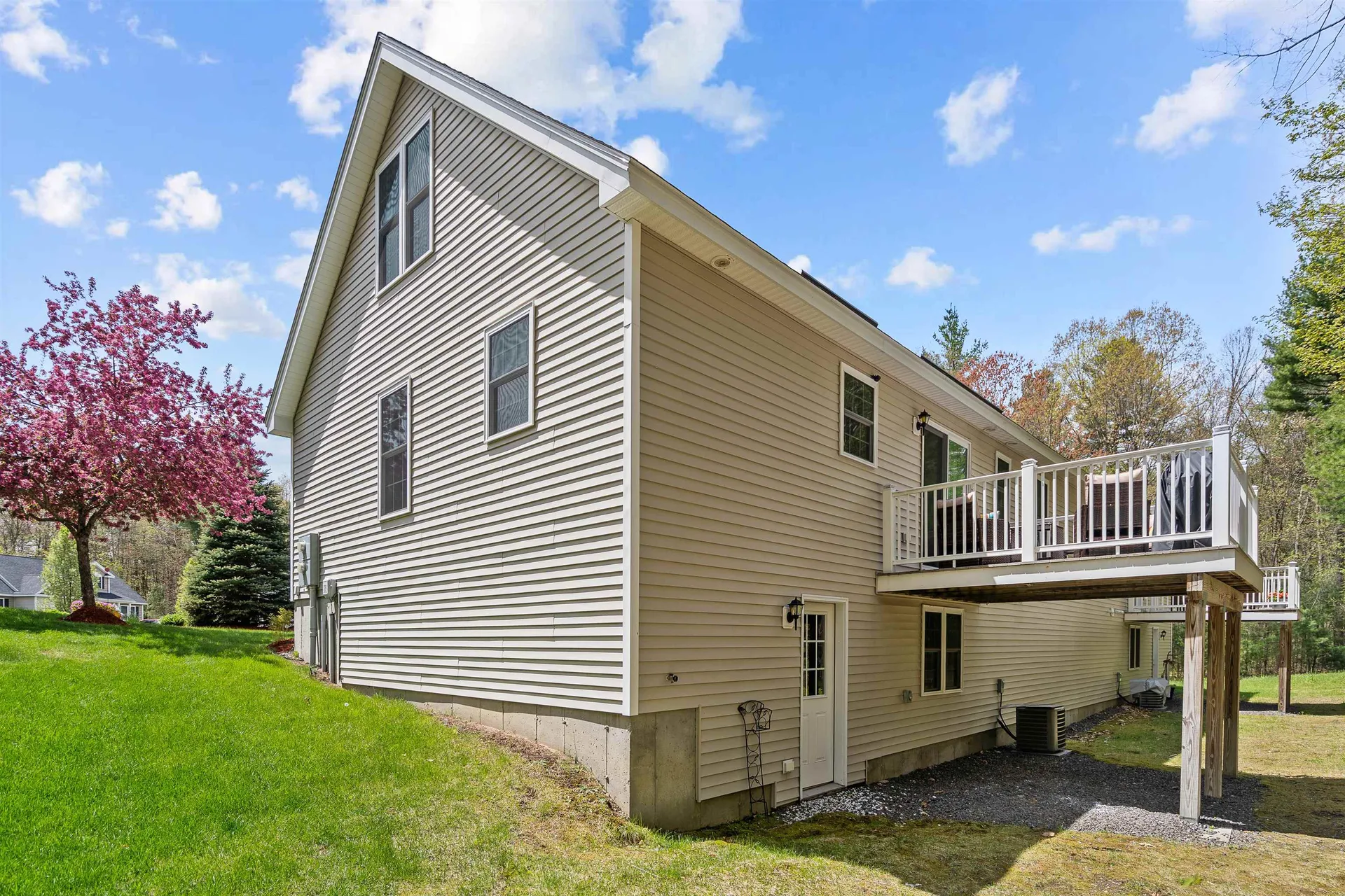 19 Candle Ridge Circle Litchfield NH 03052