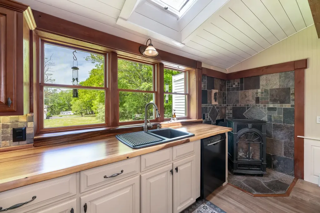 220 Stockbridge Corner Road Alton NH 03809