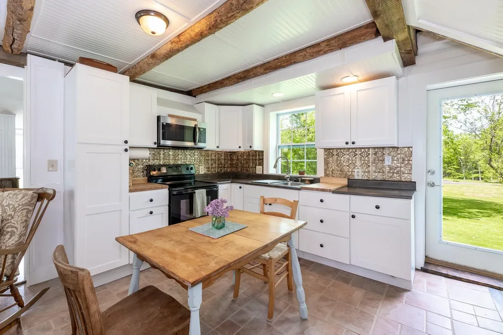 220 Stockbridge Corner Road Alton NH 03809