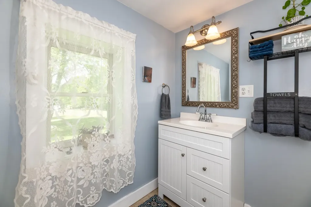 220 Stockbridge Corner Road Alton NH 03809
