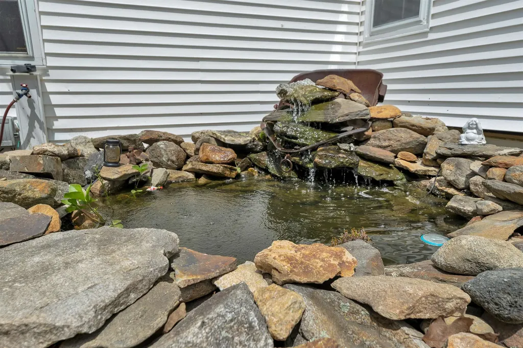 220 Stockbridge Corner Road Alton NH 03809