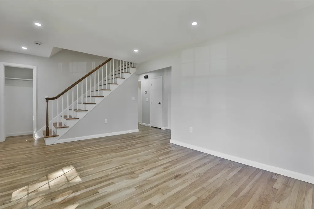 7 Holly Drive Nashua NH 03063