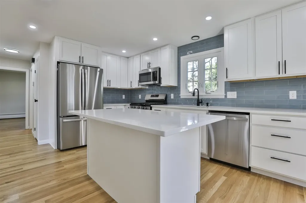 7 Holly Drive Nashua NH 03063