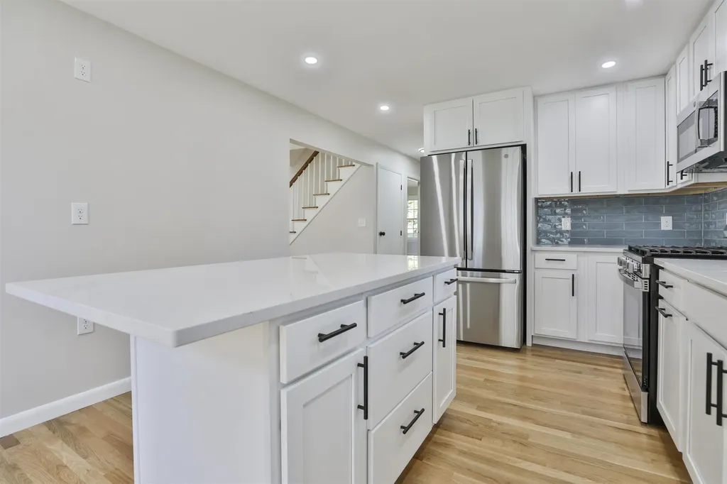 7 Holly Drive Nashua NH 03063