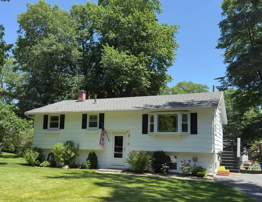 26 Tenby Drive Nashua NH 03062