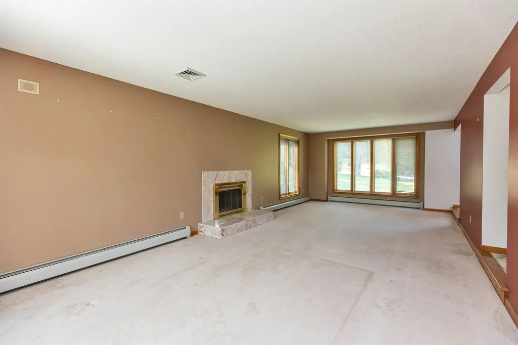 8 Longview Drive Bow NH 03304