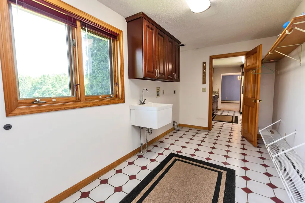 8 Longview Drive Bow NH 03304