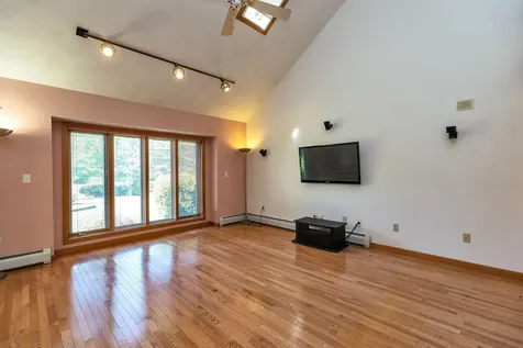 8 Longview Drive Bow NH 03304