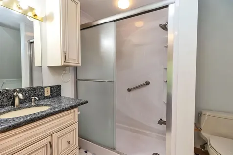 8 Longview Drive Bow NH 03304