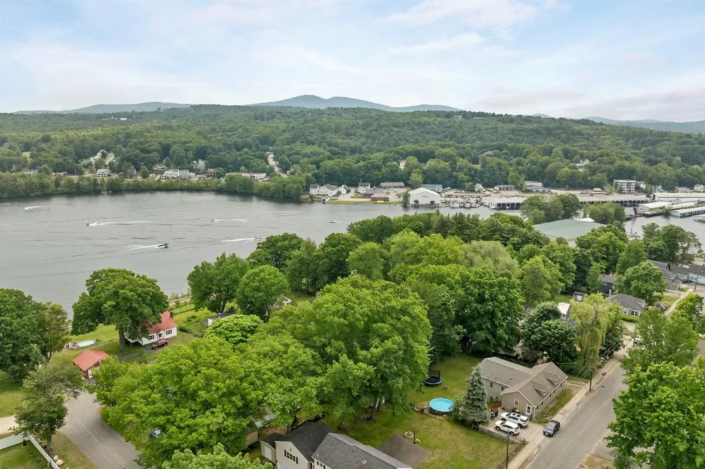 40 Paugus Street Laconia NH 03246