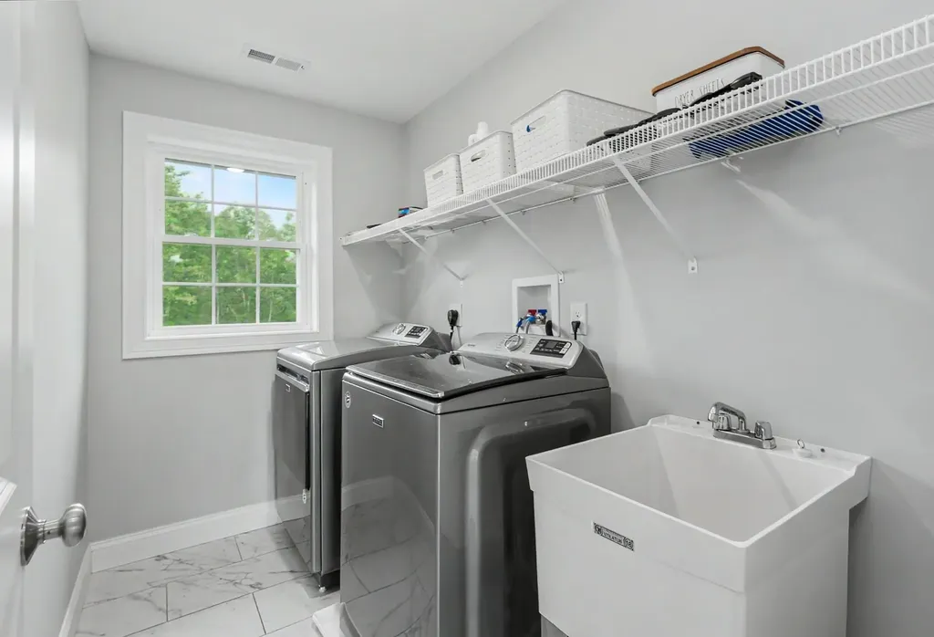 265 Standish Lane Hudson NH 03051