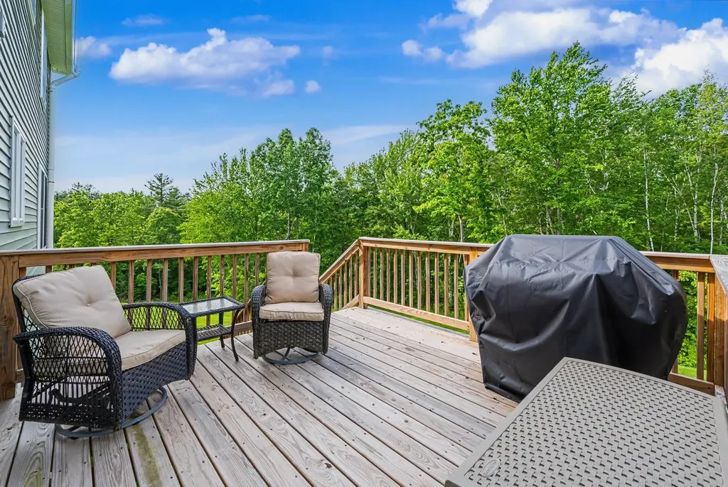 265 Standish Lane Hudson NH 03051