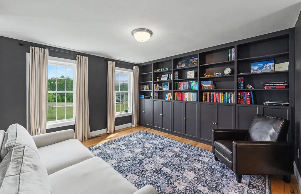 265 Standish Lane Hudson NH 03051
