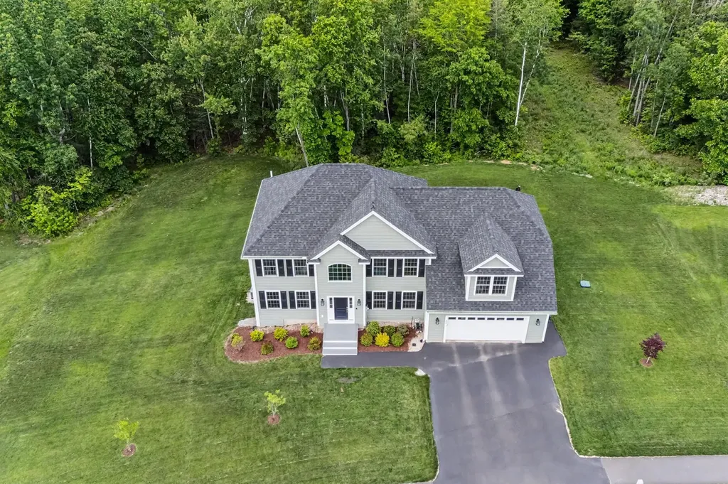 265 Standish Lane Hudson NH 03051