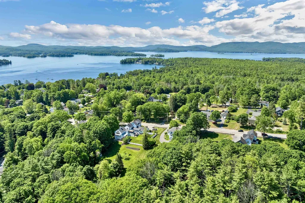 159 North Main Street Wolfeboro NH 03894