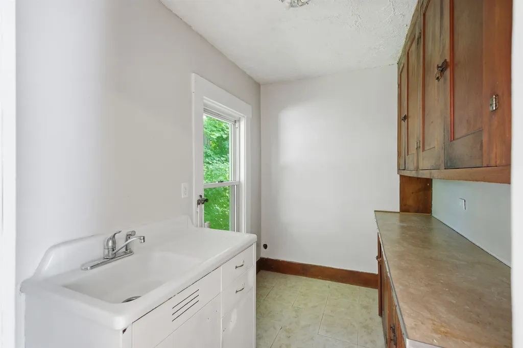 9 Pine Street Pembroke NH 03275