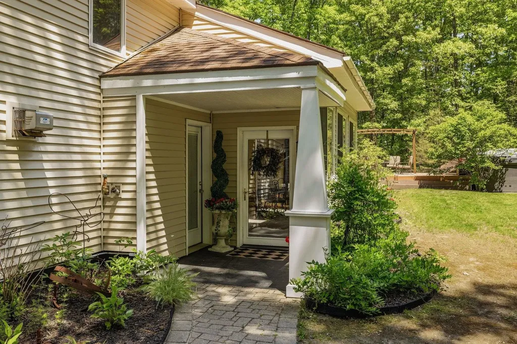 2 Garrison Lane Madbury NH 03823
