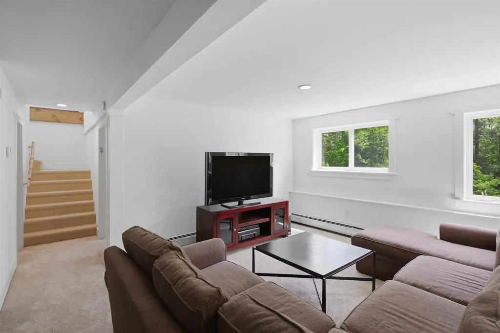 42 Blackberry Lane Jamaica VT 05343
