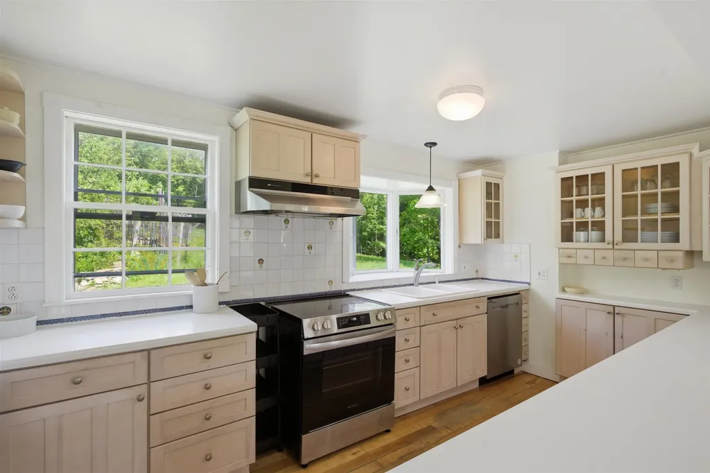 42 Blackberry Lane Jamaica VT 05343