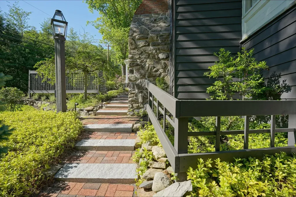 129 Mill Road North Hampton NH 03862