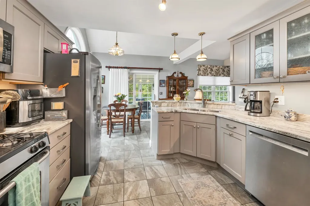16 Dunlin Way Portsmouth NH 03801