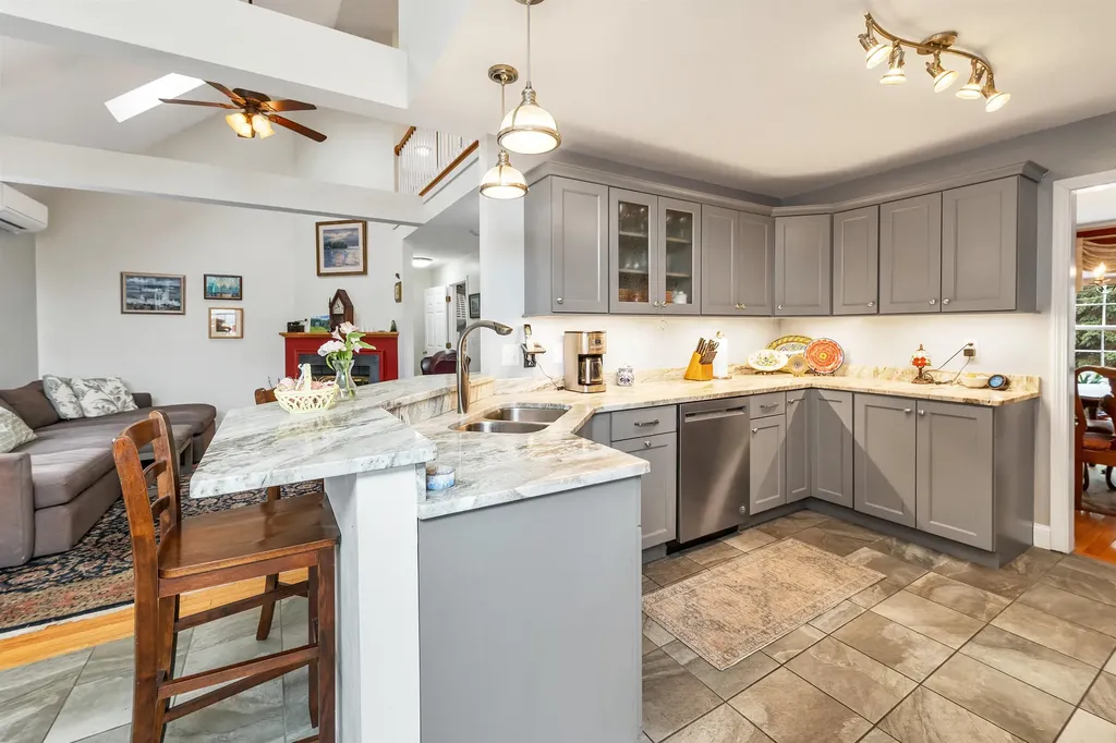 16 Dunlin Way Portsmouth NH 03801