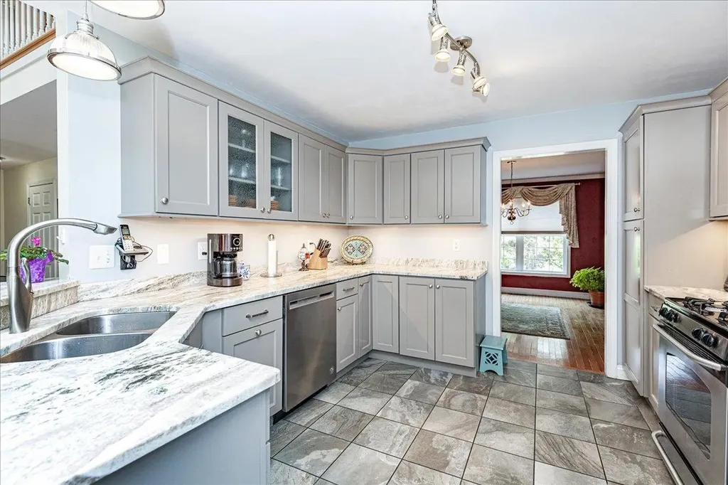 16 Dunlin Way Portsmouth NH 03801