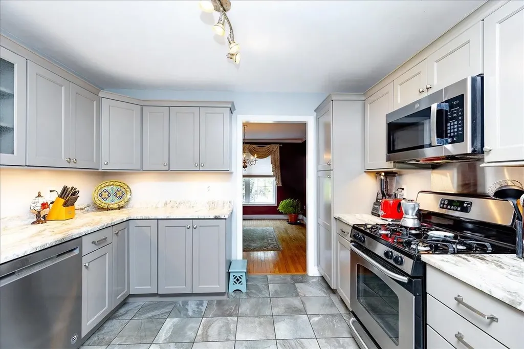 16 Dunlin Way Portsmouth NH 03801