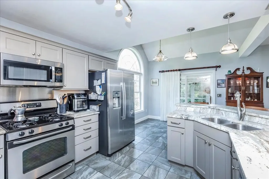 16 Dunlin Way Portsmouth NH 03801