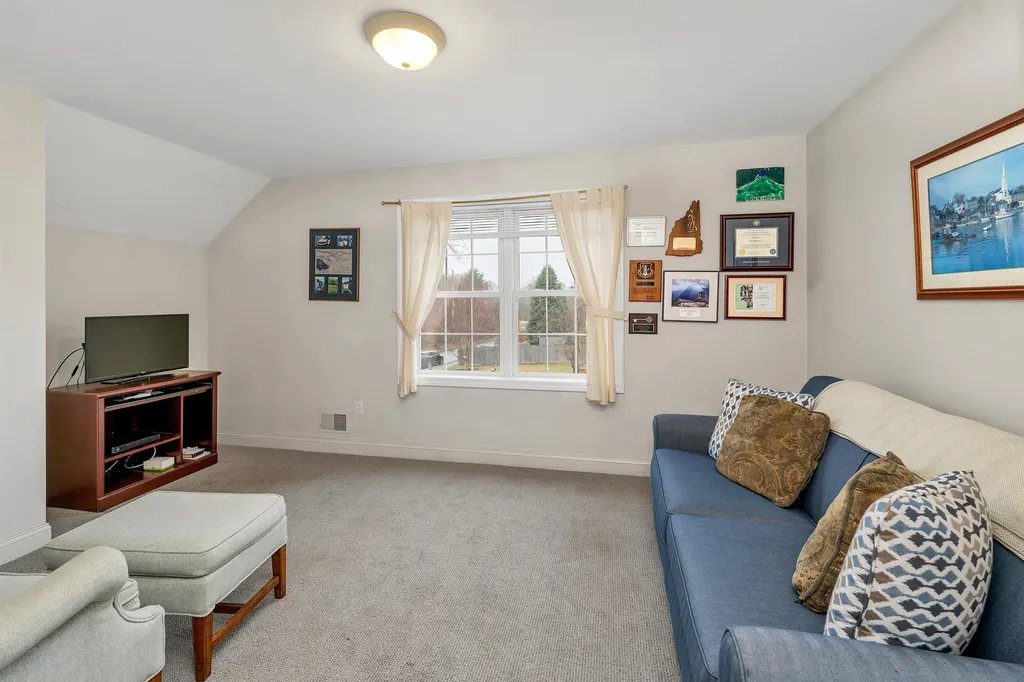 16 Dunlin Way Portsmouth NH 03801