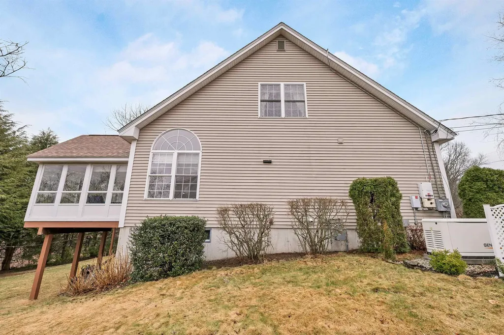 16 Dunlin Way Portsmouth NH 03801