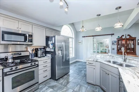 16 Dunlin Way Portsmouth NH 03801