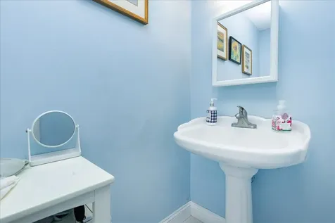 16 Dunlin Way Portsmouth NH 03801