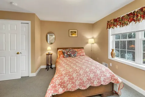 16 Dunlin Way Portsmouth NH 03801